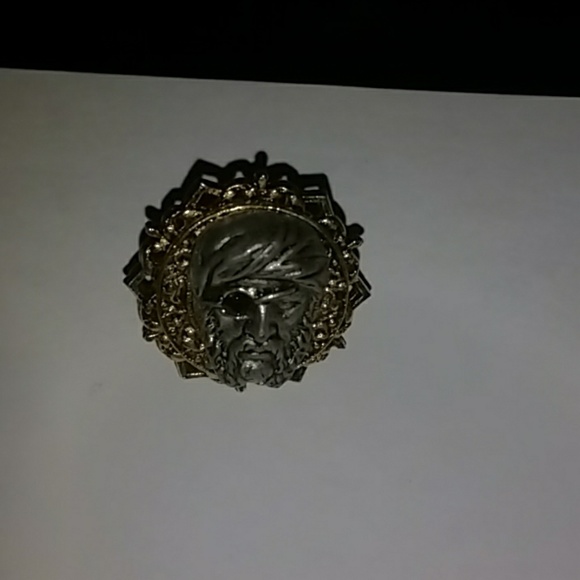 Ring - Picture 2 of 6